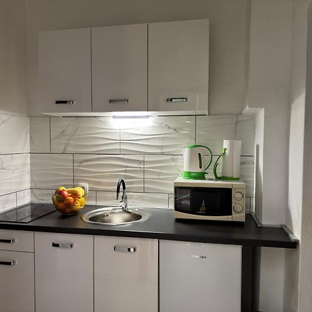 Apartments Villa Mirella 20 M From The Sea - Free Parking Trogir Buitenkant foto