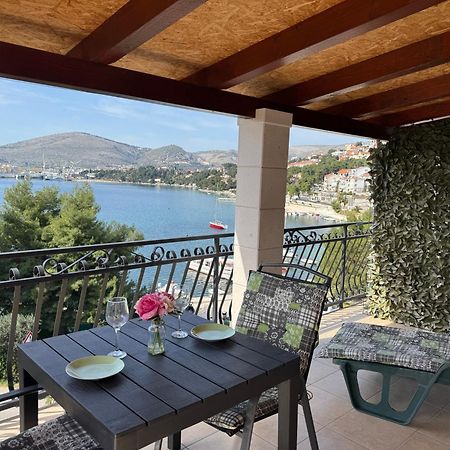 Apartments Villa Mirella 20 M From The Sea - Free Parking Trogir Buitenkant foto