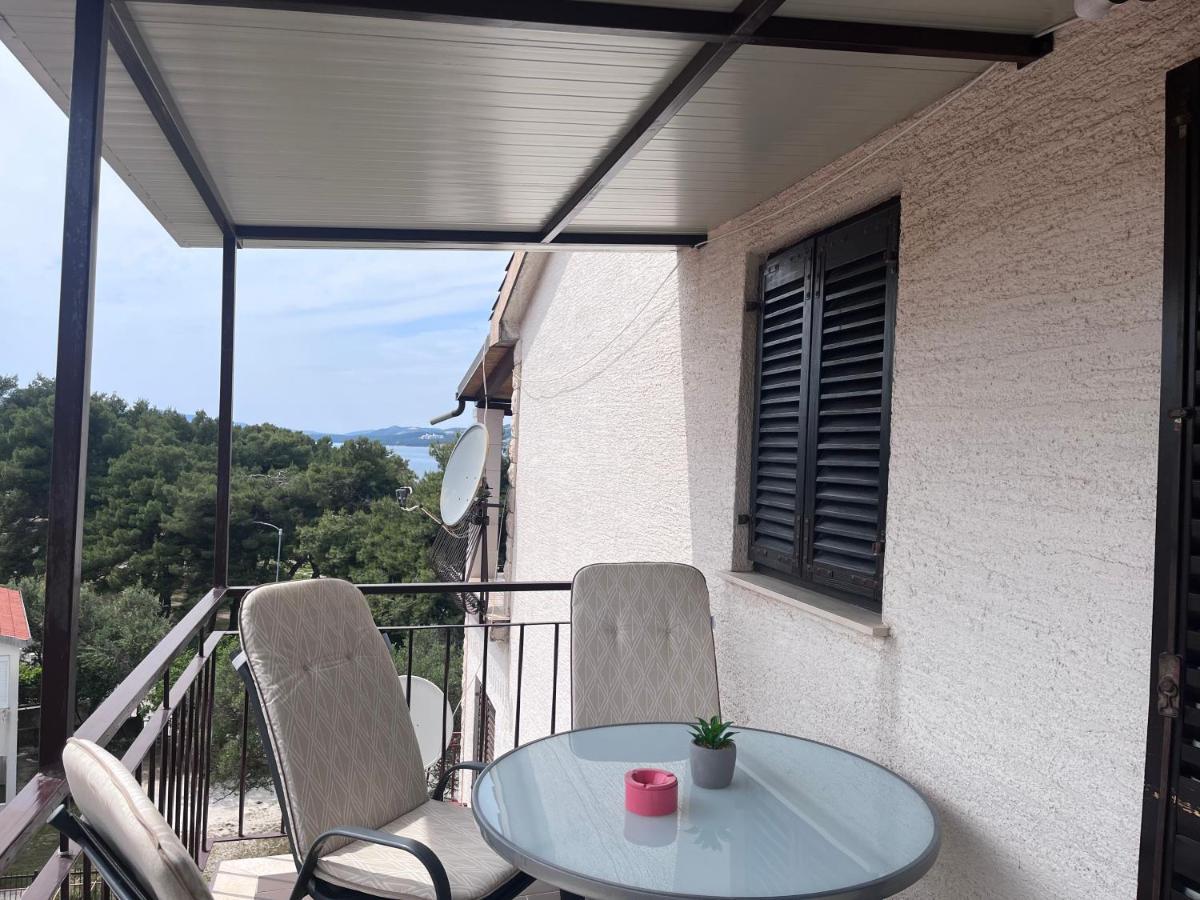 Apartments Villa Mirella 20 M From The Sea - Free Parking Trogir Buitenkant foto