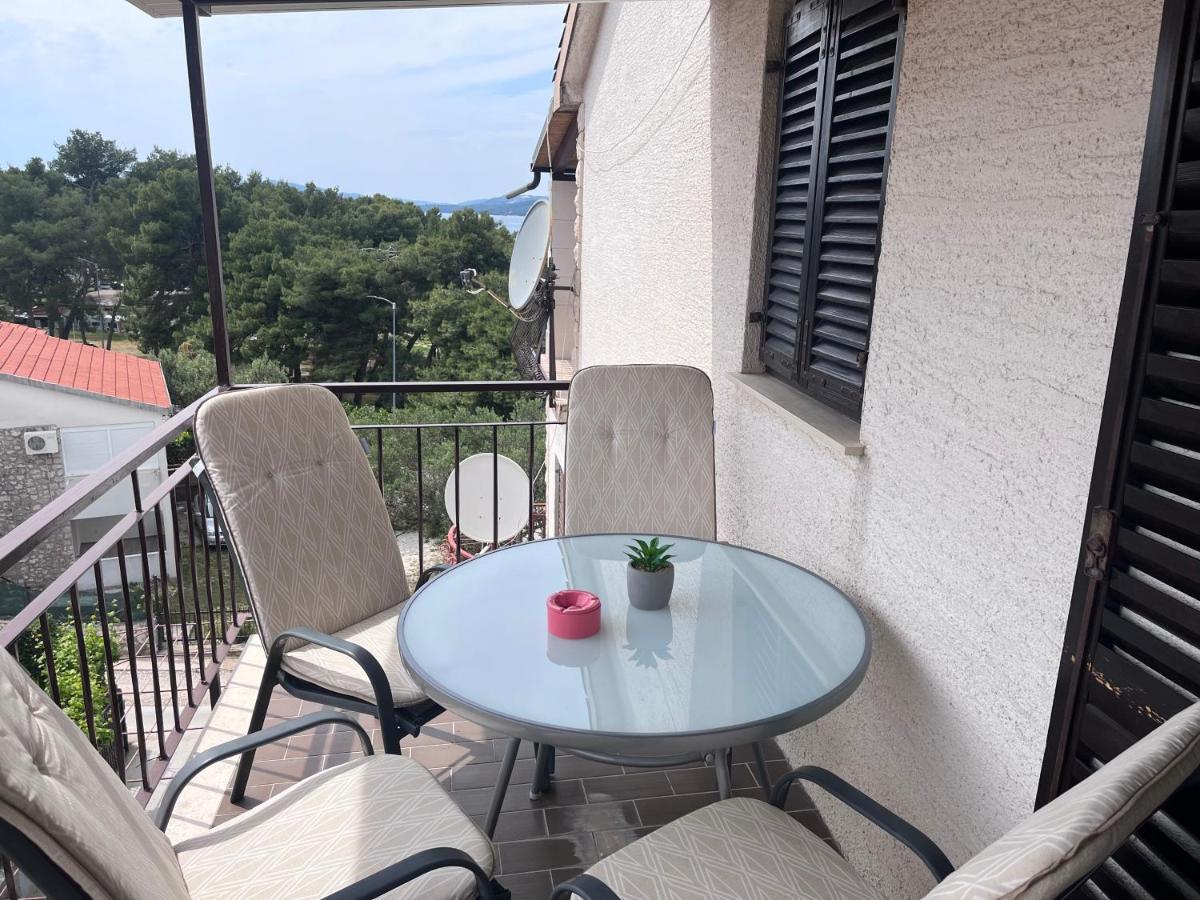 Apartments Villa Mirella 20 M From The Sea - Free Parking Trogir Buitenkant foto