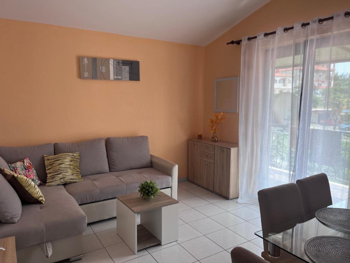 Apartments Villa Mirella 20 M From The Sea - Free Parking Trogir Buitenkant foto