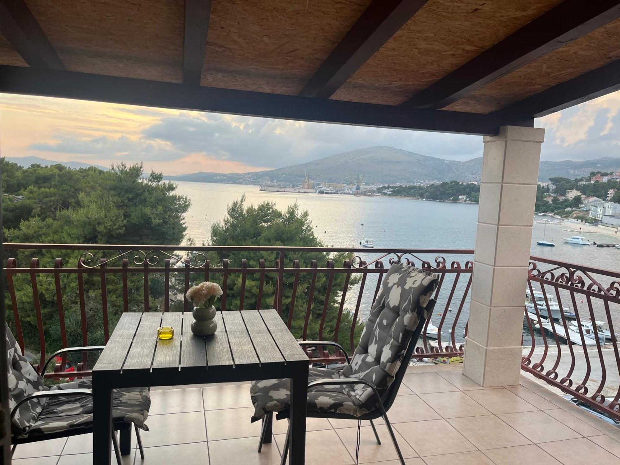 Apartments Villa Mirella 20 M From The Sea - Free Parking Trogir Buitenkant foto