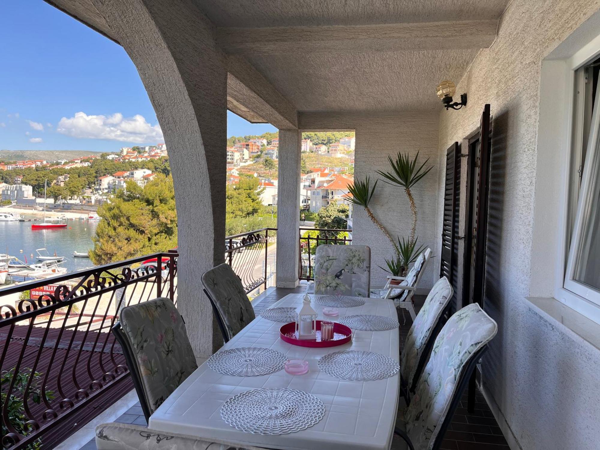 Apartments Villa Mirella 20 M From The Sea - Free Parking Trogir Buitenkant foto