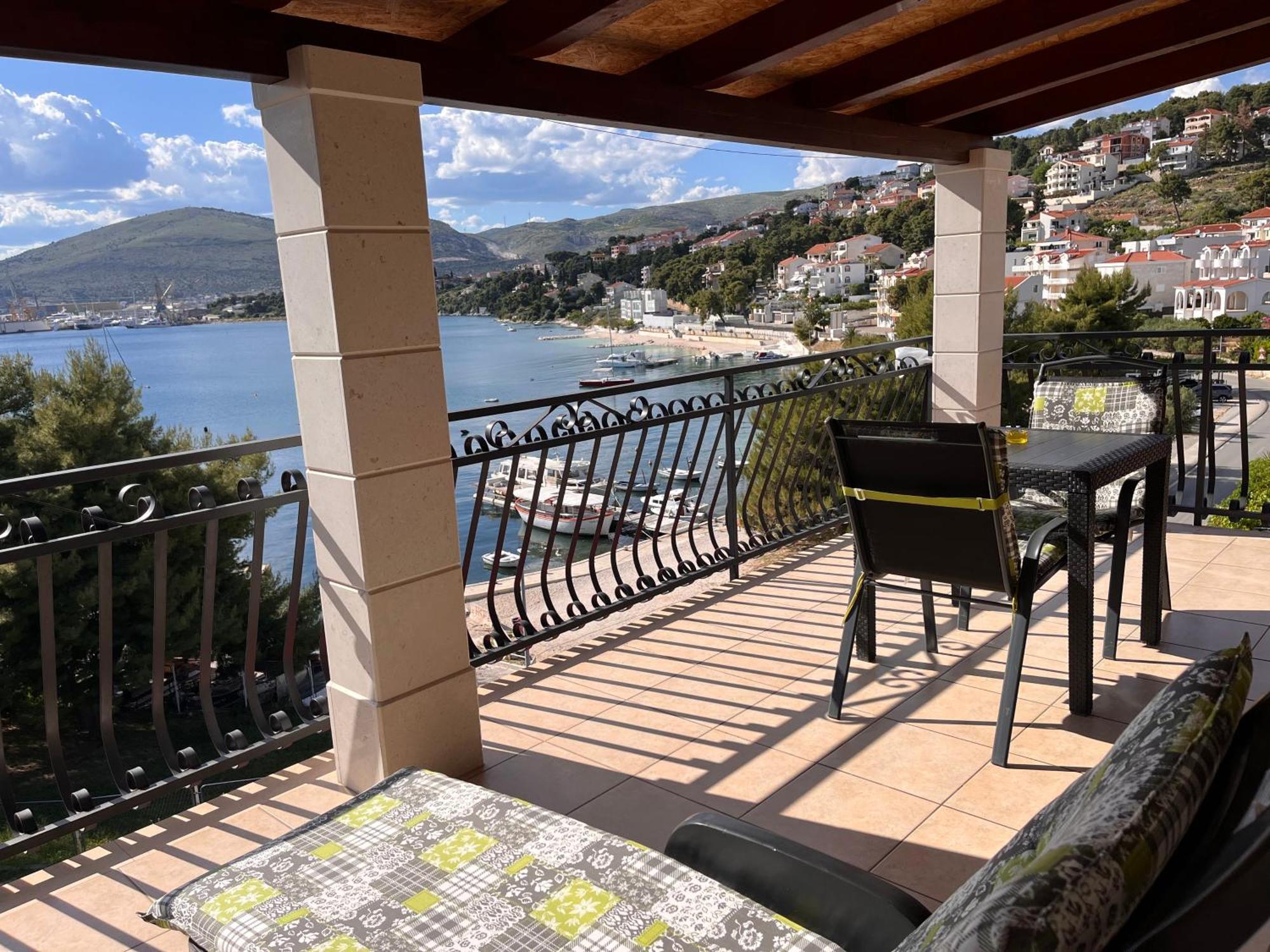 Apartments Villa Mirella 20 M From The Sea - Free Parking Trogir Buitenkant foto
