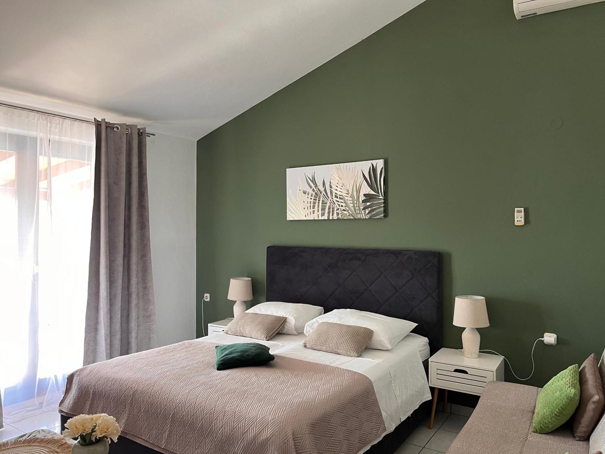 Apartments Villa Mirella 20 M From The Sea - Free Parking Trogir Buitenkant foto