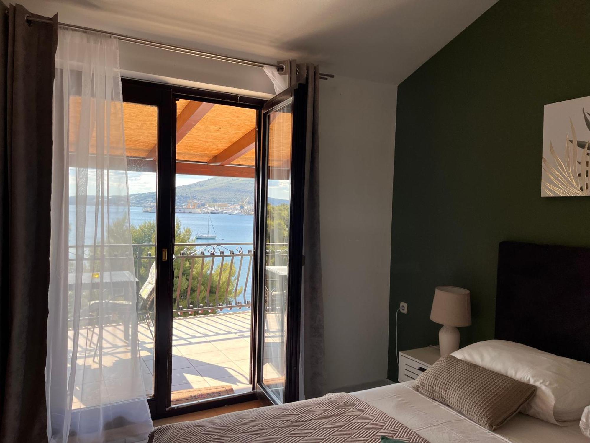 Apartments Villa Mirella 20 M From The Sea - Free Parking Trogir Buitenkant foto