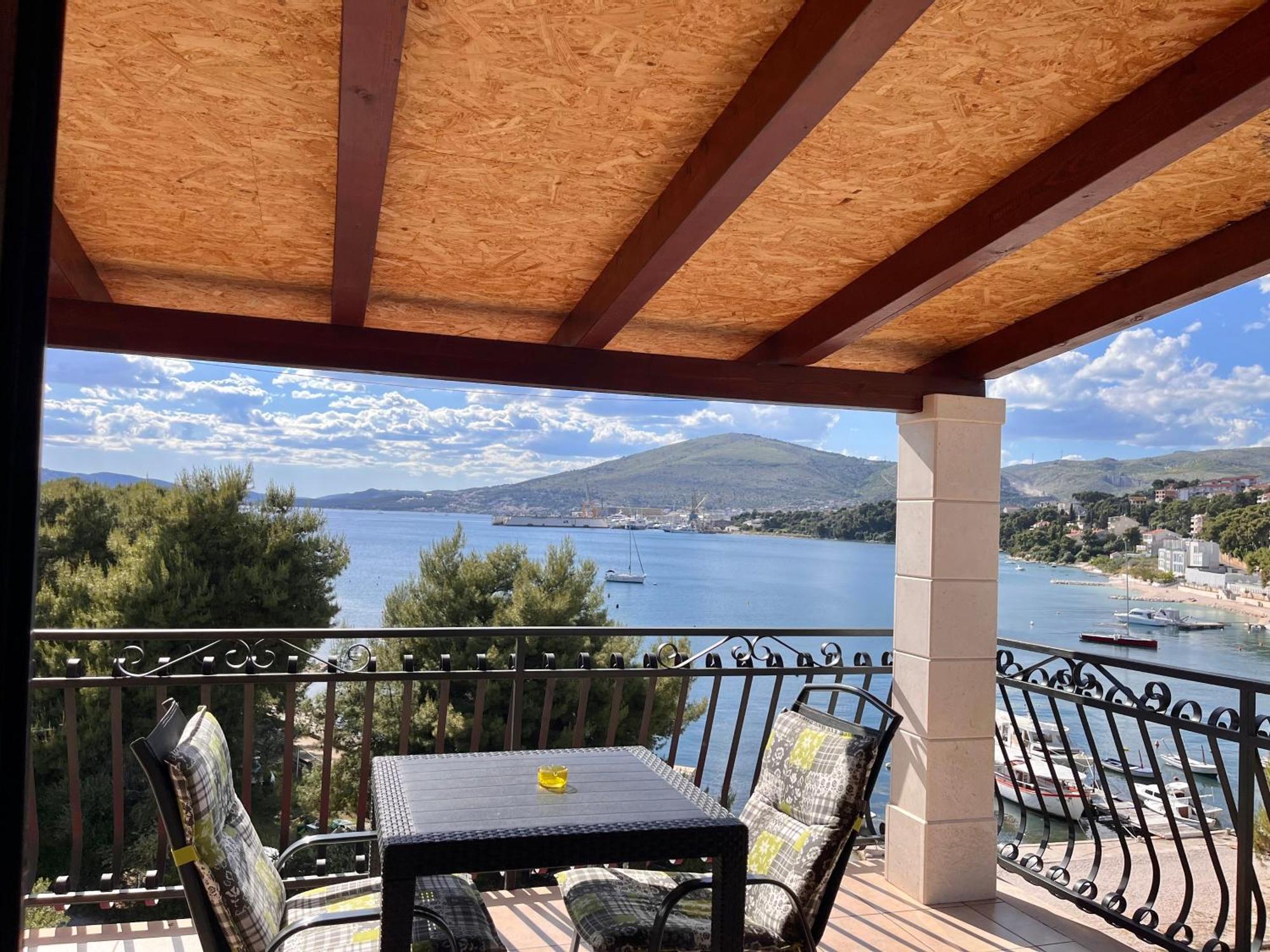 Apartments Villa Mirella 20 M From The Sea - Free Parking Trogir Buitenkant foto