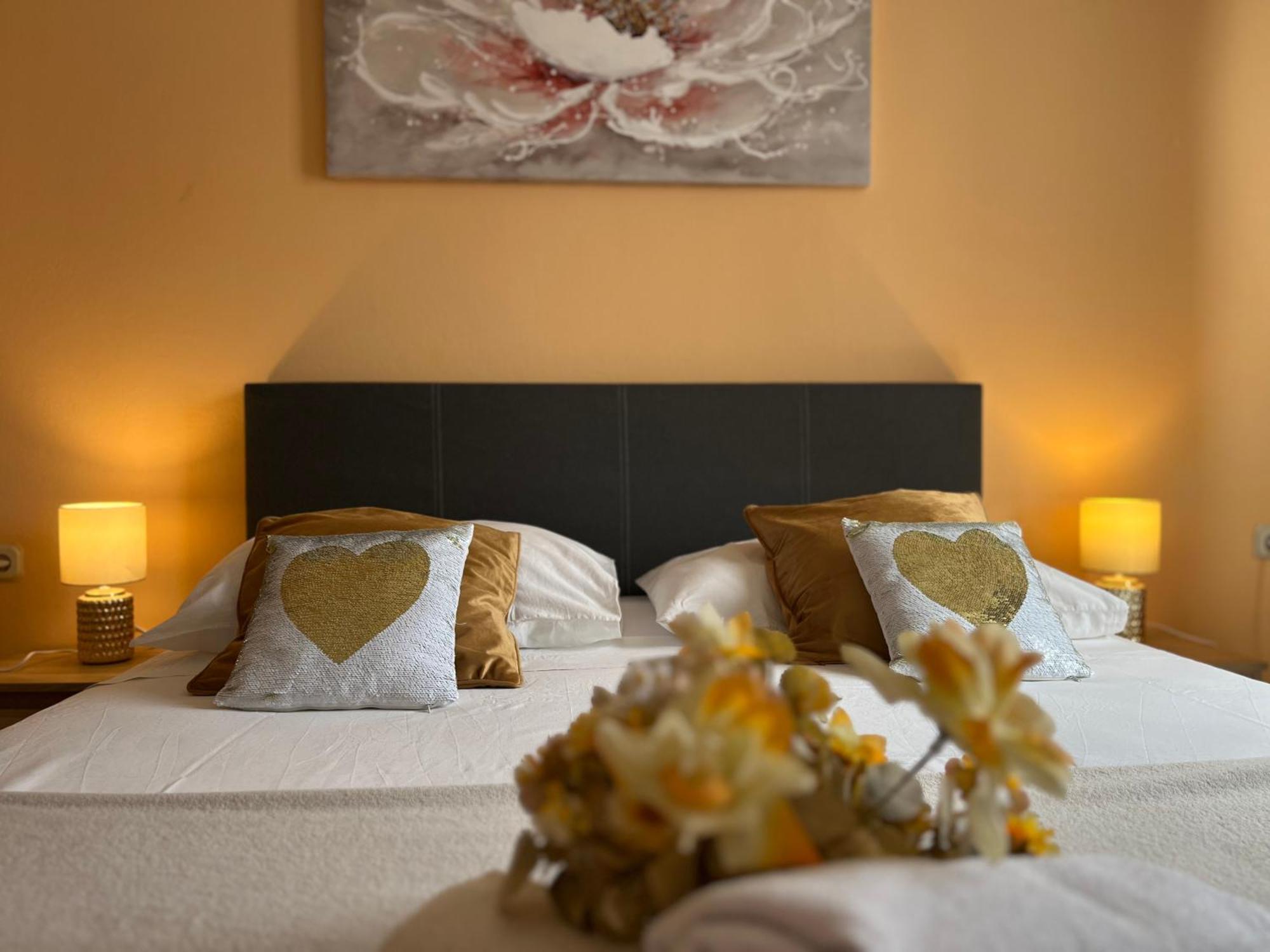 Apartments Villa Mirella 20 M From The Sea - Free Parking Trogir Buitenkant foto