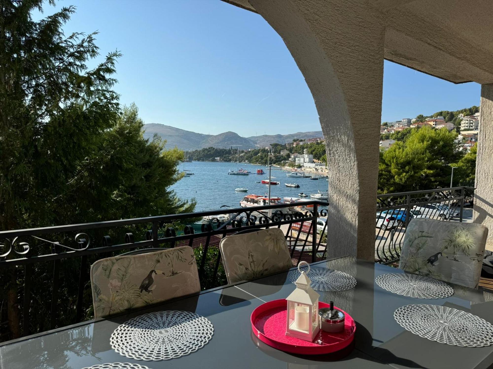 Apartments Villa Mirella 20 M From The Sea - Free Parking Trogir Buitenkant foto