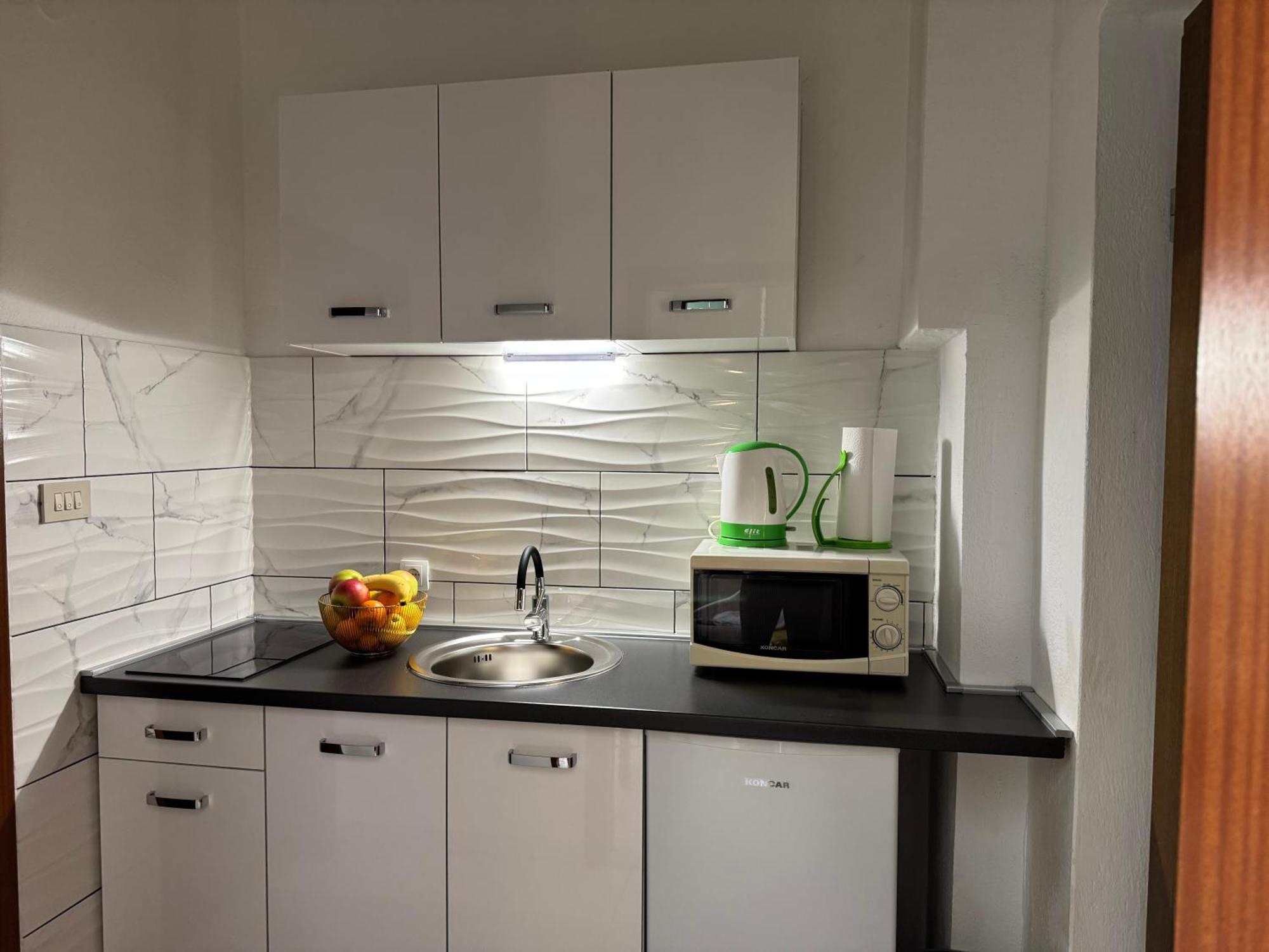 Apartments Villa Mirella 20 M From The Sea - Free Parking Trogir Buitenkant foto