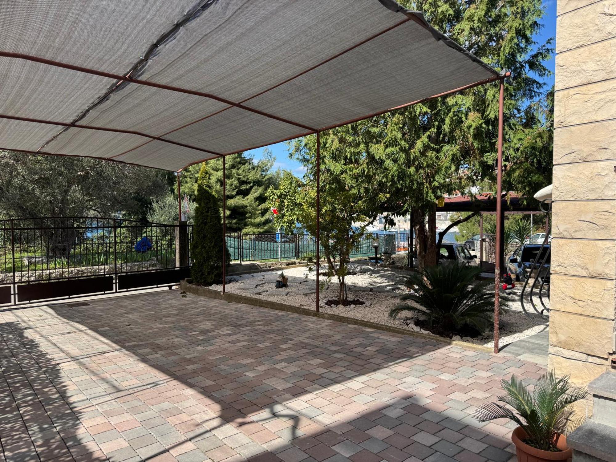 Apartments Villa Mirella 20 M From The Sea - Free Parking Trogir Buitenkant foto